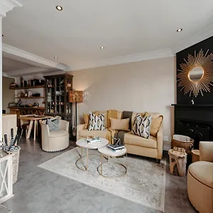 Cape Finest Located In De Waterkant 4* Kaapstad
